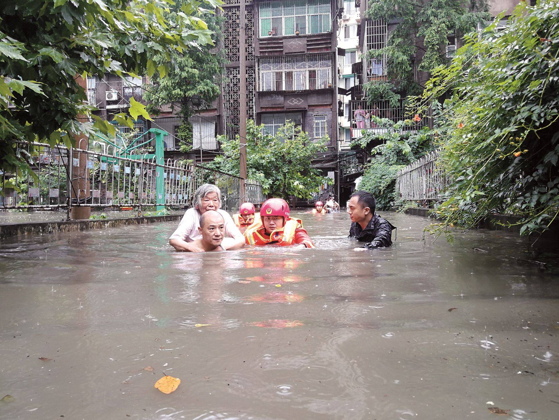 宜昌洪水来袭，城市挑战与应对策略